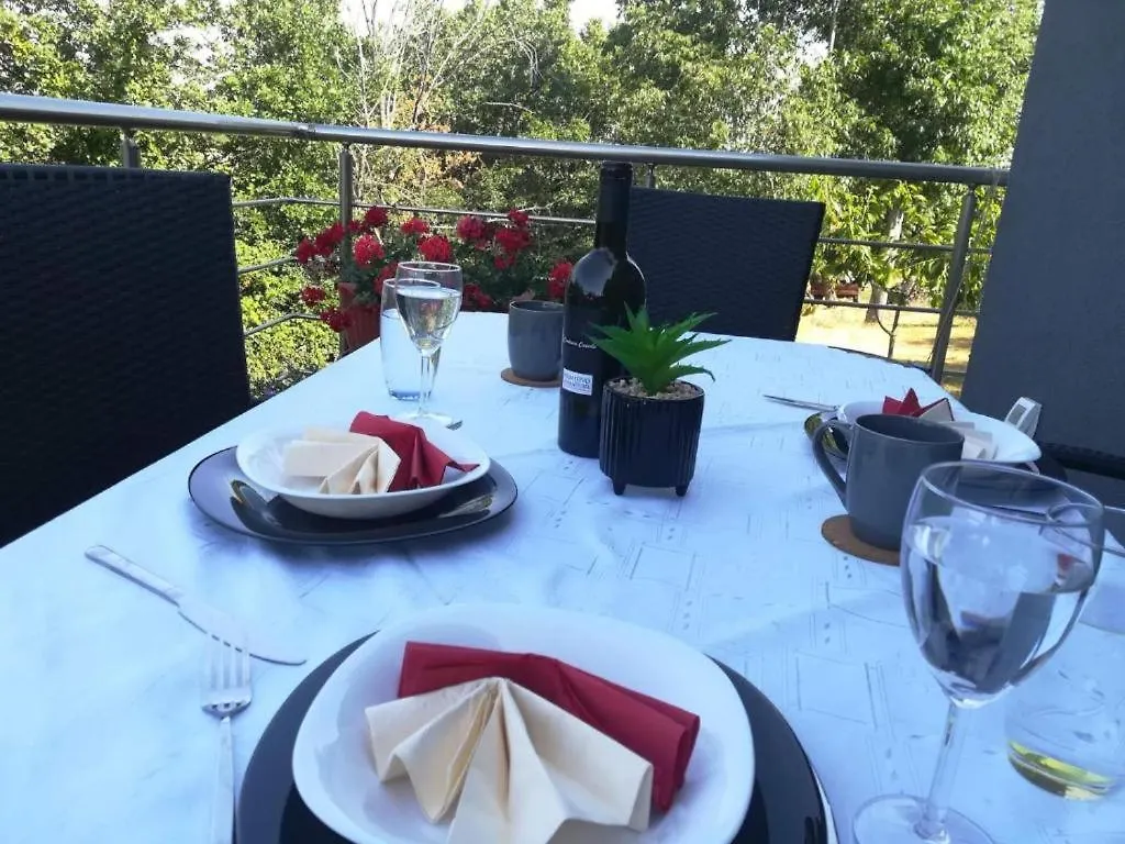 Lea Apartment Veli Jezenj