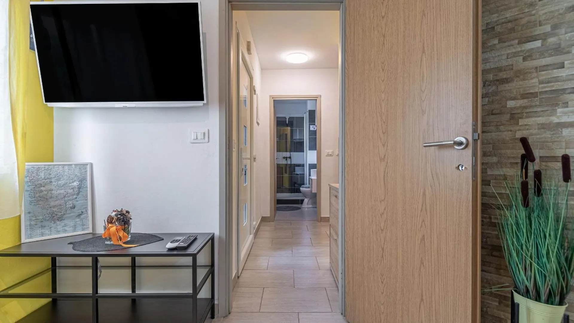 Lea Apartment Veli Jezenj