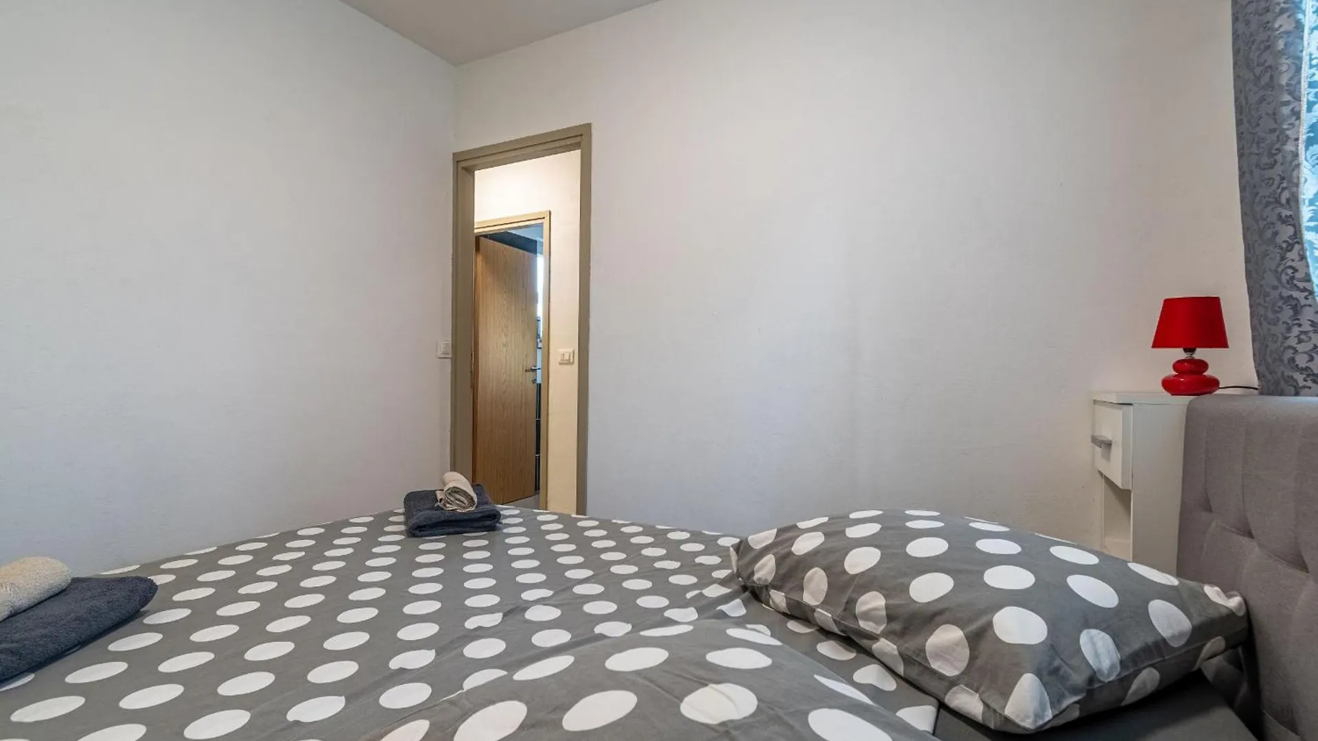 Lea Apartment Veli Jezenj
