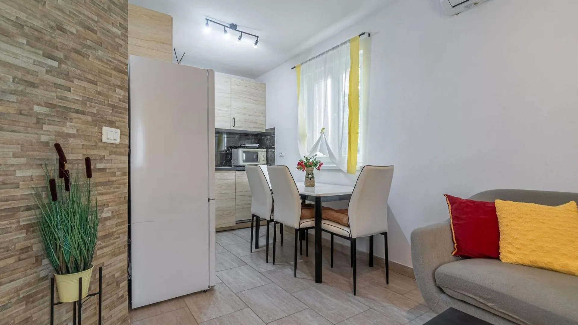 Lea Apartment Veli Jezenj 0*,  Croatia
